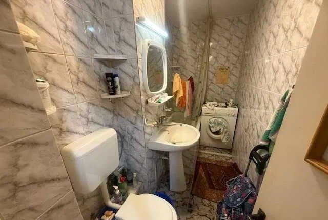 Lacul Tei x Teiul Doamnei, 5 min. Facultatea de constructii si Parcul Tei.